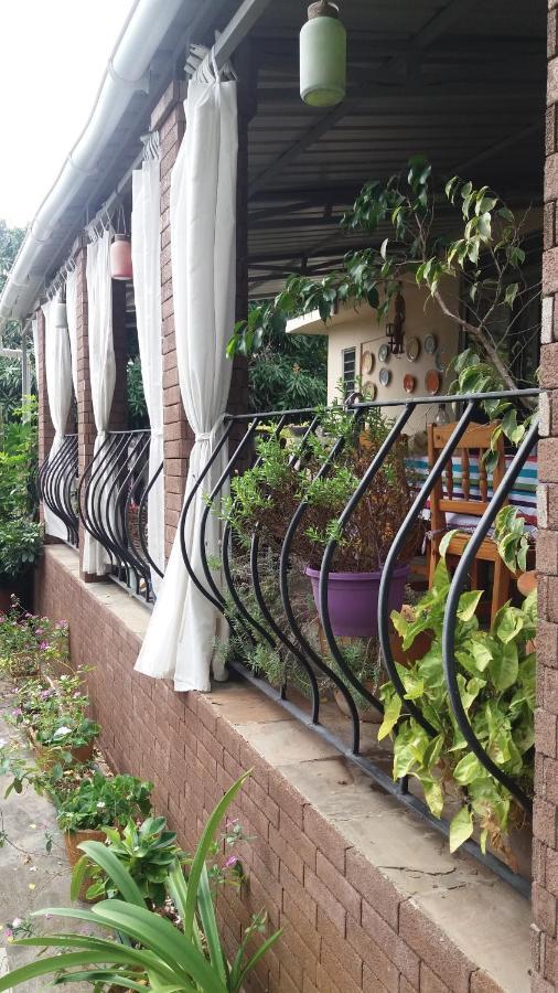 Comfy Home-Tropical Garden & 5 Min Walk To Beach Tamarin Exterior photo